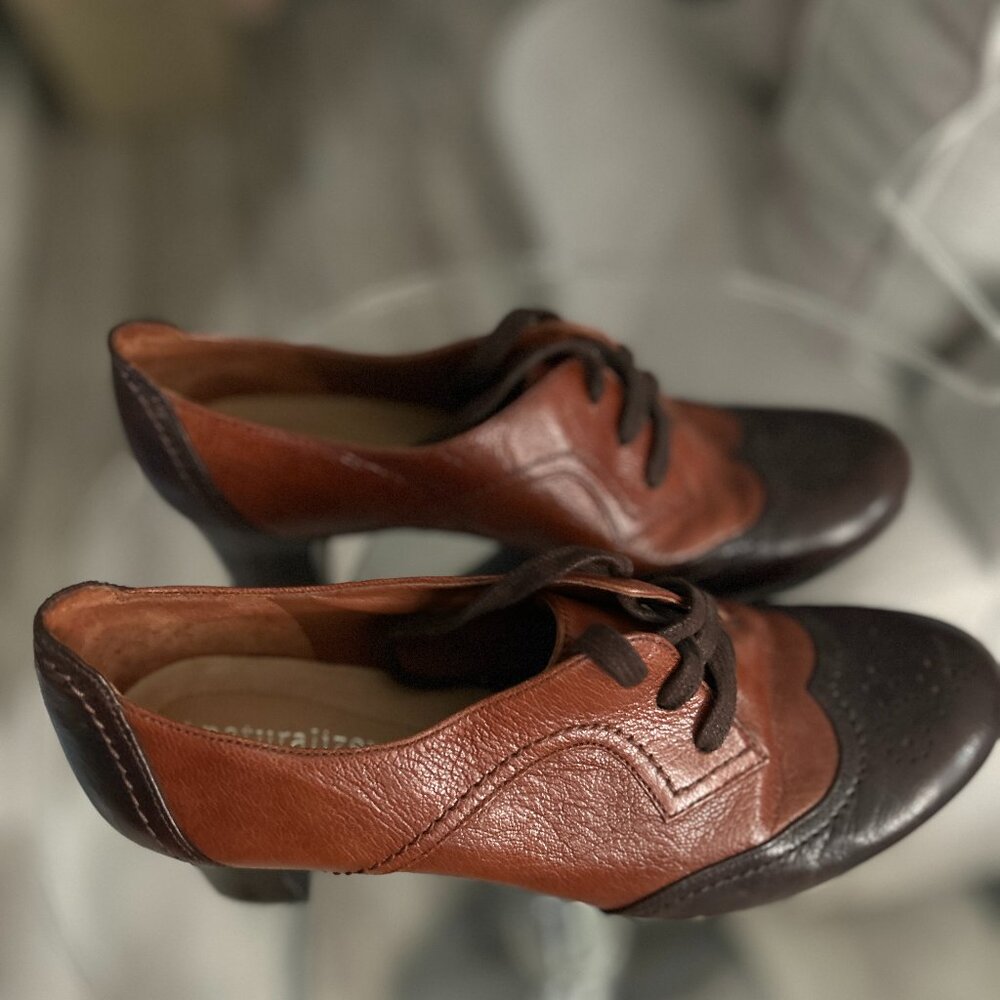 Barely worn - 1950s style two tone oxford brogue high heel shoes by Naturalizer